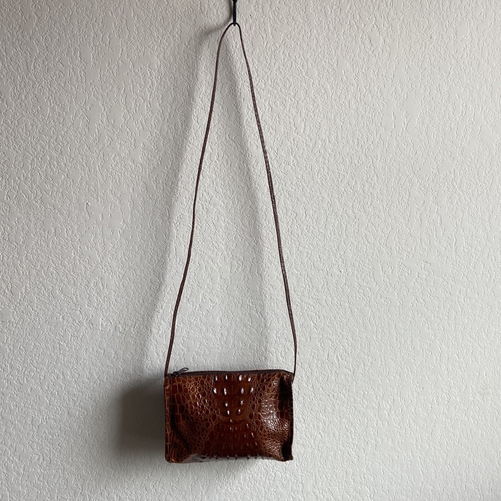 🌟5/$15 or FREE! VINTAGE faux leather crocodile embossed brown crossbody bag - Picture 3 of 10